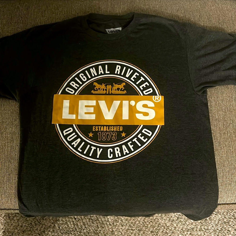 Levi’s T shirt never worn, very good condition